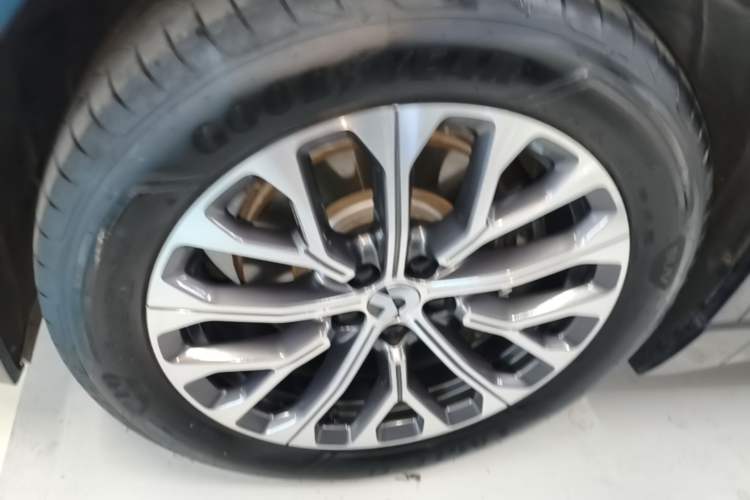 Used Nio ES6 2025 75 kWh Left Front Wheel Hub