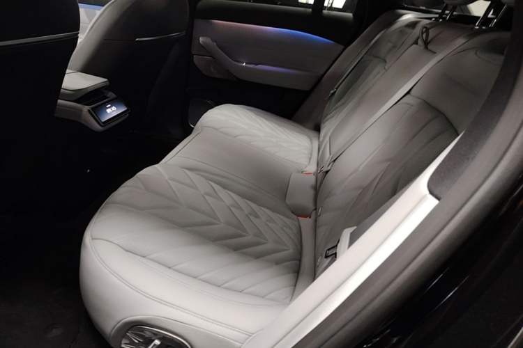 Used Nio ES6 2025 75 kWh Left Rear Seat