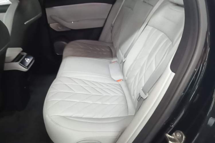Used Nio ES6 2025 75 kWh Left Rear Seat