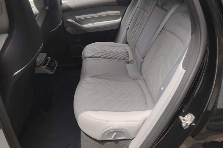Used Nio ES6 2025 75 kWh Left Rear Seat