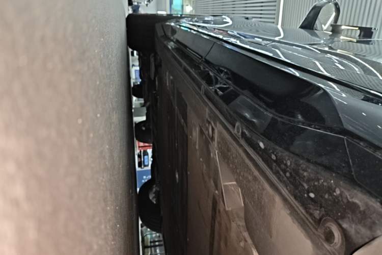 Used Nio ES6 2025 75 kWh Left Side Sill