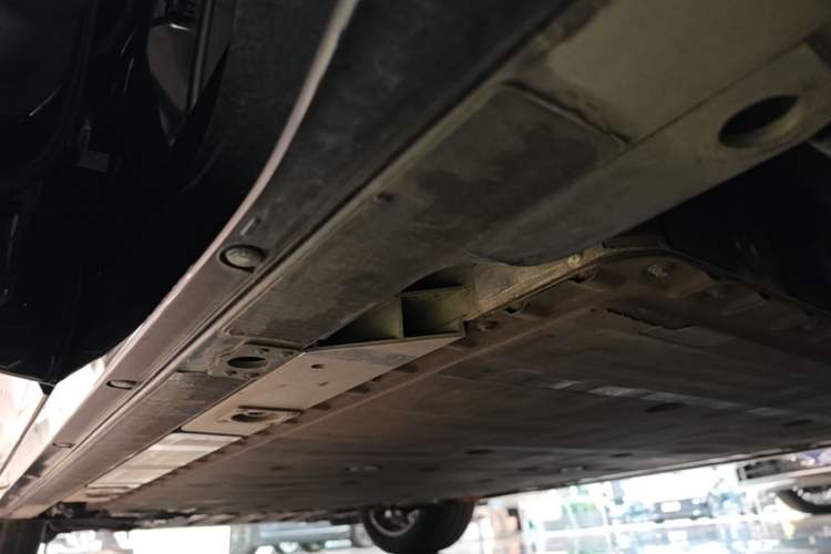 Used Nio ES6 2025 75 kWh Left Side Sill