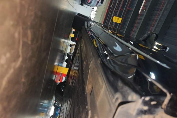 Used Nio ES6 2025 75 kWh Left Side Sill