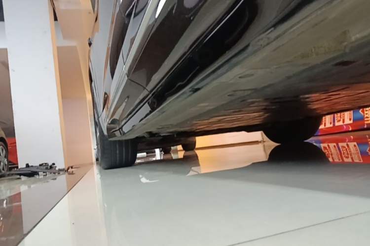 Used Nio ES6 2025 75 kWh Left Side Sill