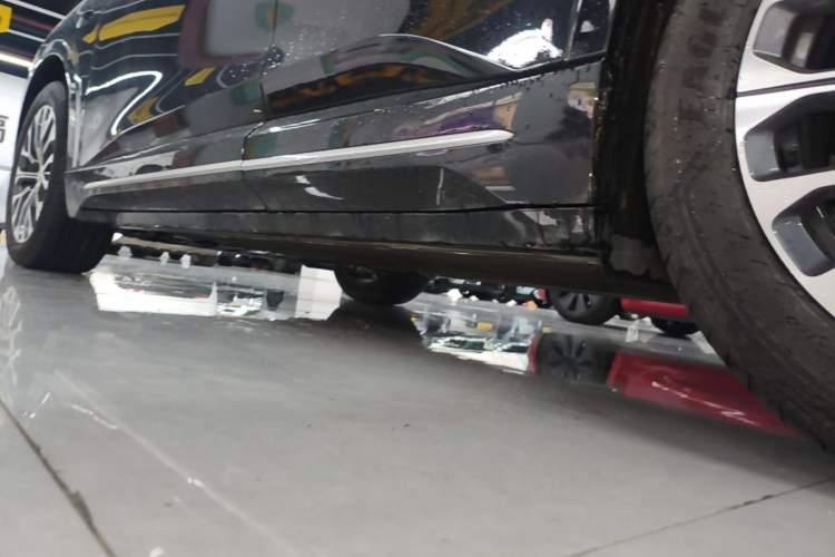Used Nio ES6 2025 75 kWh Left Side Sill