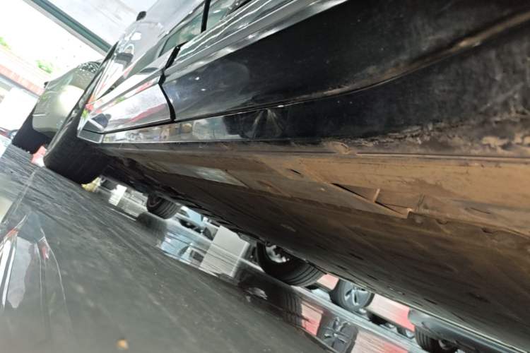 Used Nio ES6 2025 75 kWh Left Side Sill