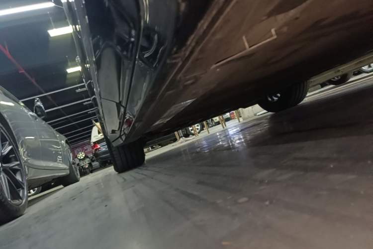 Used Nio ES6 2025 75 kWh Left Side Sill