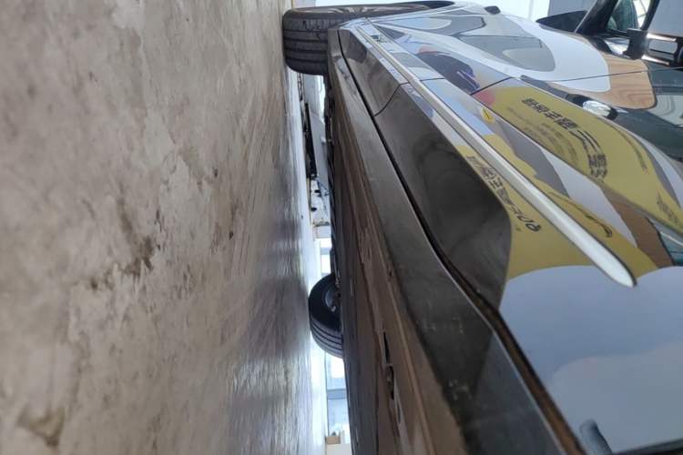 Used Nio ES6 2025 75 kWh Left Side Sill