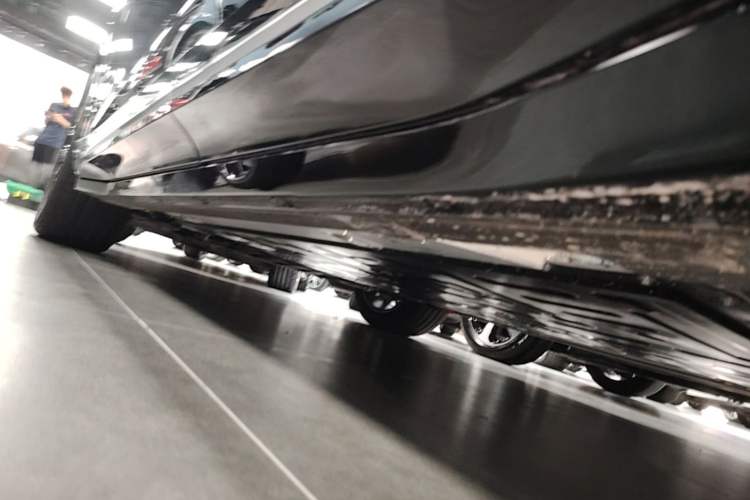 Used Nio ES6 2025 75 kWh Left Side Sill