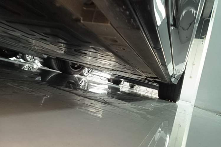 Used Nio ES6 2025 75 kWh Left Side Sill