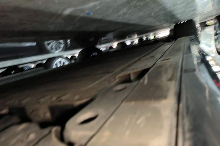 Used Nio ES6 2025 75 kWh Left Side Sill