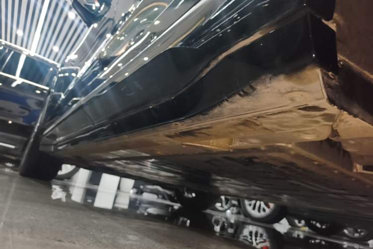 Used Nio ES6 2025 75 kWh Left Side Sill