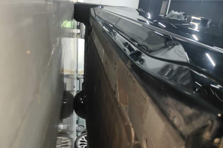 Used Nio ES6 2025 75 kWh Left Side Sill