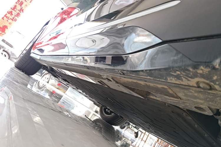 Used Nio ES6 2025 75 kWh Left Side Sill