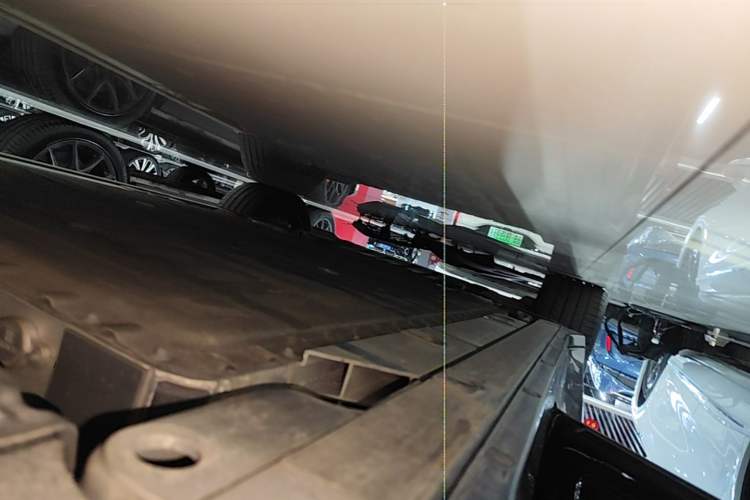 Used Nio ES6 2025 75 kWh Left Side Sill