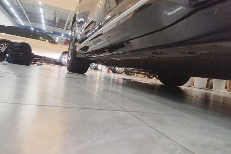 Used Nio ES6 2025 75 kWh Left Side Sill