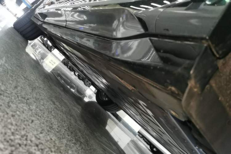 Used Nio ES6 2025 75 kWh Left Side Sill