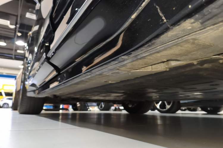 Used Nio ES6 2025 75 kWh Left Side Sill
