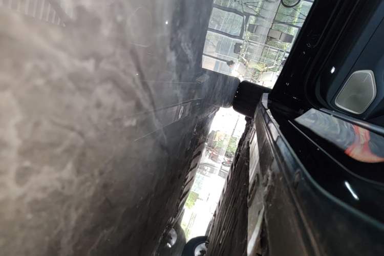 Used Nio ES6 2025 75 kWh Left Side Sill