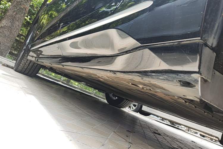 Used Nio ES6 2025 75 kWh Left Side Sill