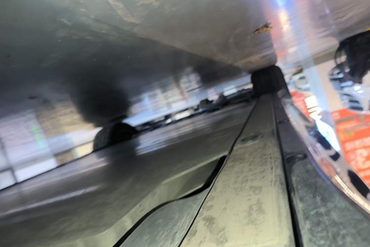 Used Nio ES6 2025 75 kWh Left Side Sill