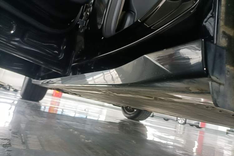 Used Nio ES6 2025 75 kWh Left Side Sill