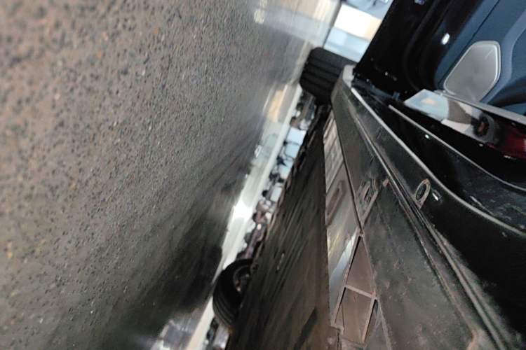 Used Nio ES6 2025 75 kWh Left Side Sill