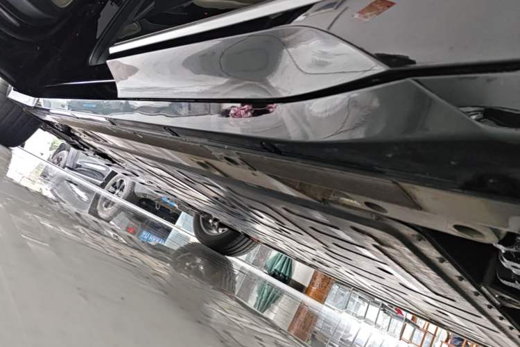 Used Nio ES6 2025 75 kWh Left Side Sill