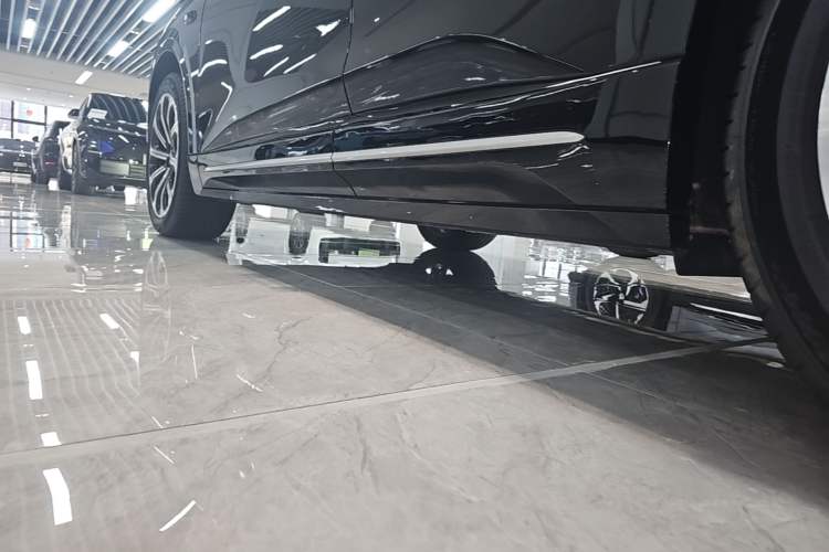 Used Nio ES6 2025 75 kWh Left Side Sill