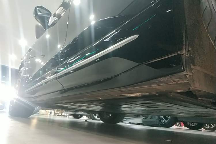 Used Nio ES6 2025 75 kWh Left Side Sill