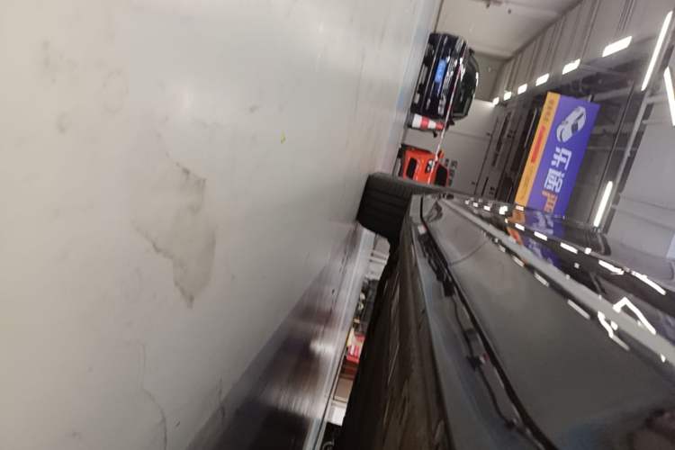 Used Nio ES6 2025 75 kWh Left Side Sill
