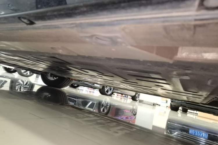Used Nio ES6 2025 75 kWh Left Side Sill
