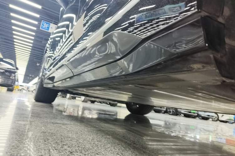 Used Nio ES6 2025 75 kWh Left Side Sill