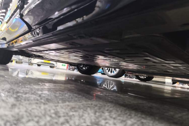 Used Nio ES6 2025 75 kWh Left Side Sill