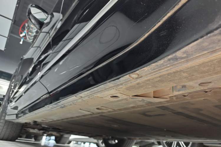 Used Nio ES6 2025 75 kWh Left Side Sill