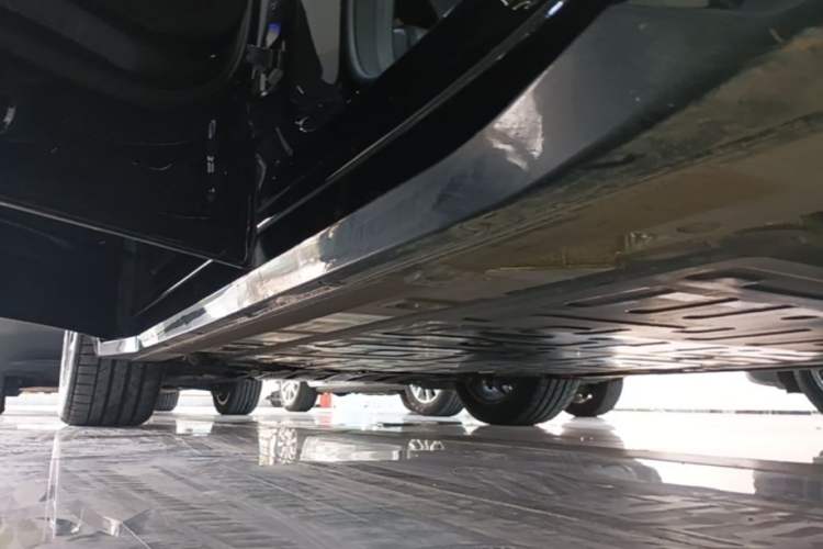 Used Nio ES6 2025 75 kWh Left Side Sill