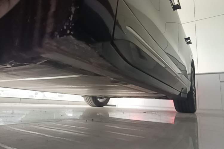 Used Nio ES6 2025 75 kWh Left Side Sill