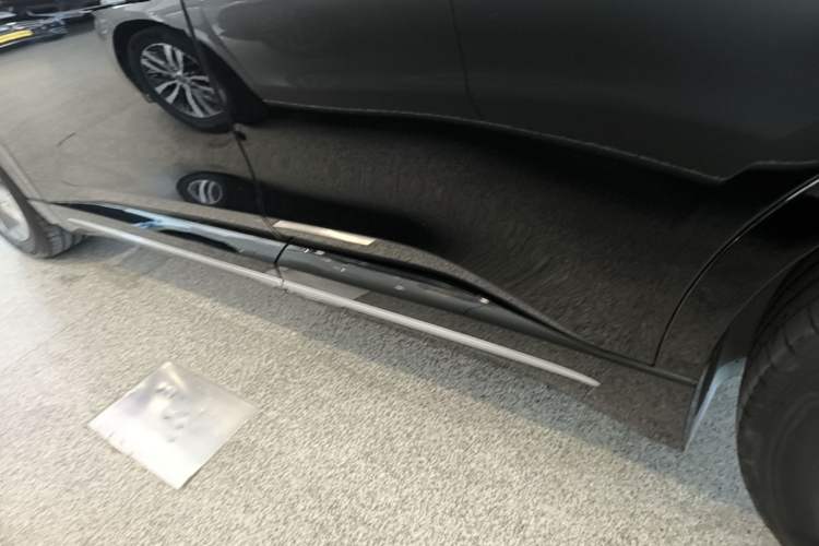 Used Nio ES6 2025 75 kWh Left Side Sill