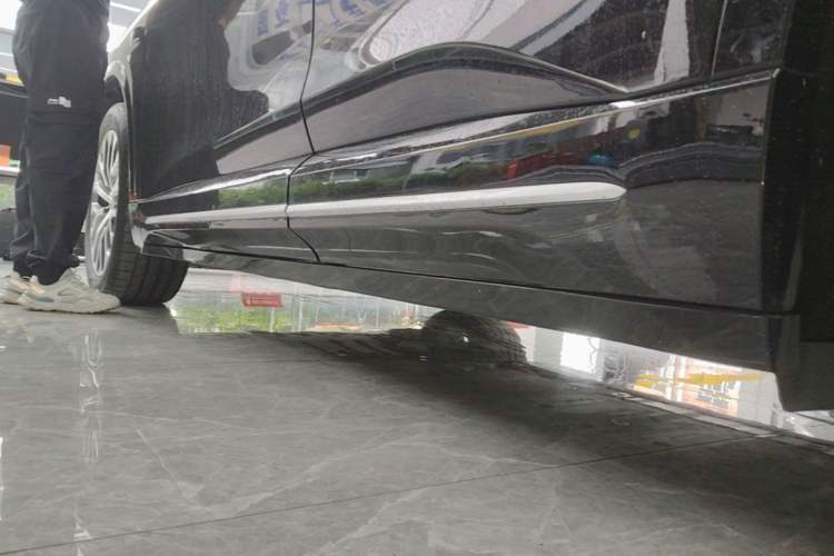 Used Nio ES6 2025 75 kWh Left Side Sill