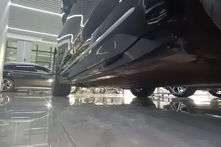Used Nio ES6 2025 75 kWh Left Side Sill
