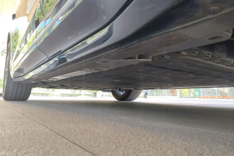 Used Nio ES6 2025 75 kWh Left Side Sill