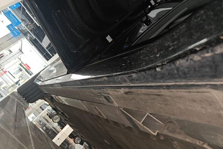 Used Nio ES6 2025 75 kWh Left Side Sill