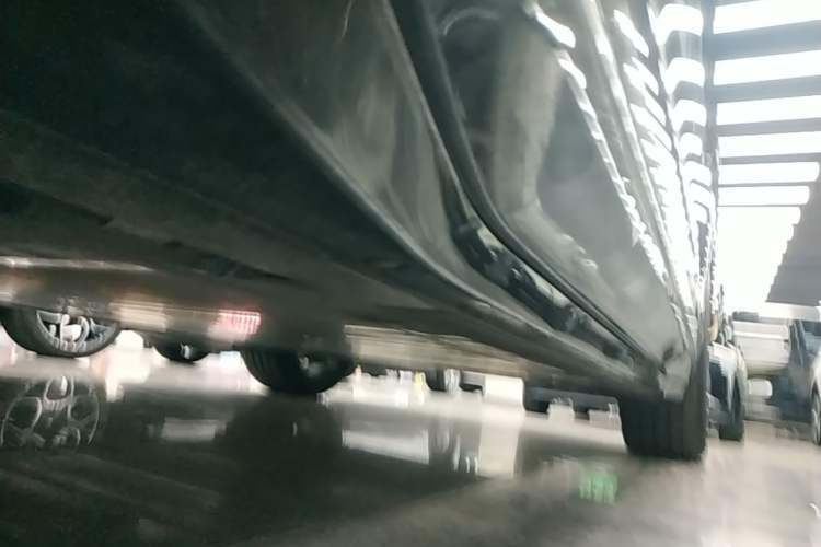 Used Nio ES6 2025 75 kWh Left Side Sill