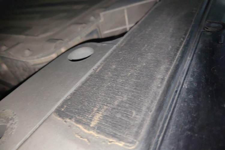 Used Nio ES6 2025 75 kWh Left Side Sill
