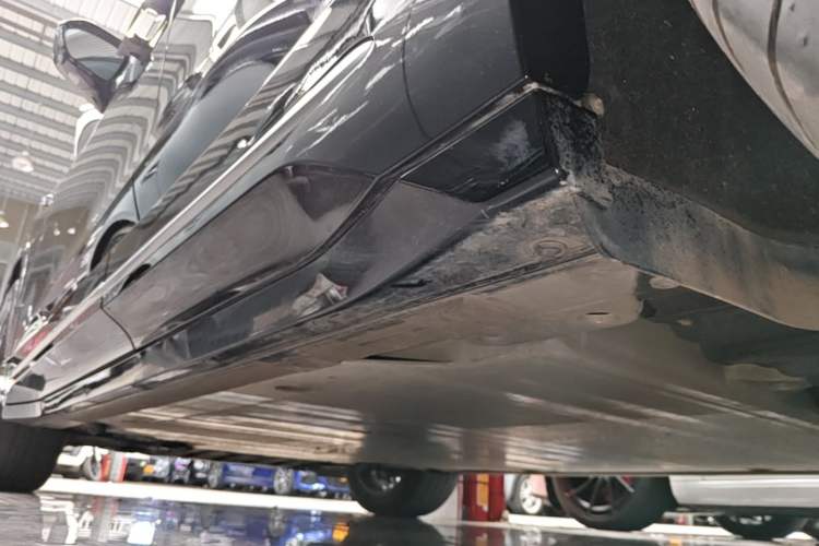 Used Nio ES6 2025 75 kWh Left Side Sill