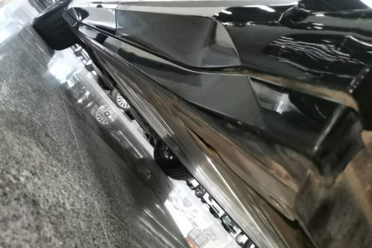 Used Nio ES6 2025 75 kWh Left Side Sill