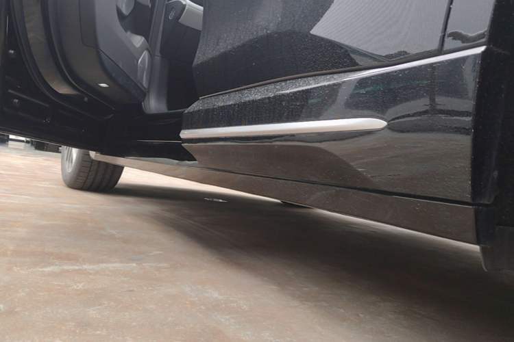 Used Nio ES6 2025 75 kWh Left Side Sill