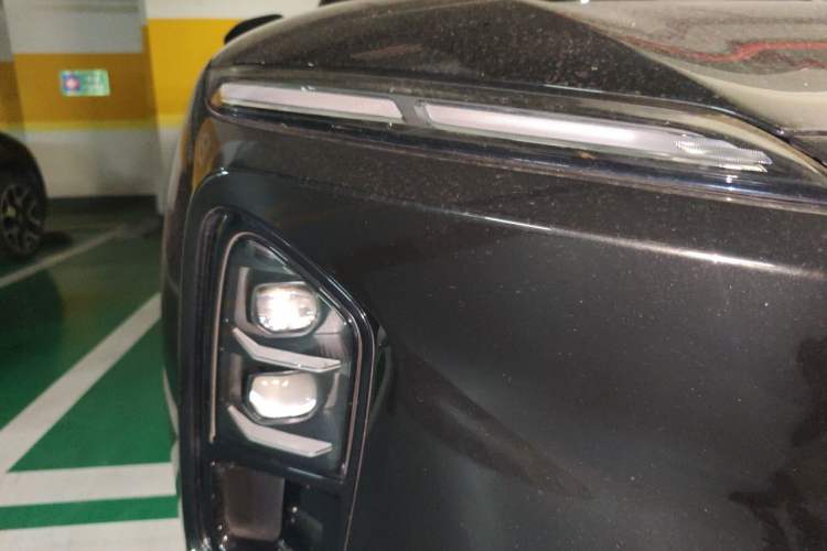 Used Nio ES6 2025 75 kWh Right Front Headlight