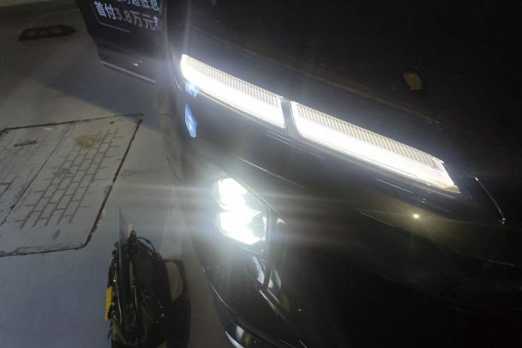 Used Nio ES6 2025 75 kWh Right Front Headlight