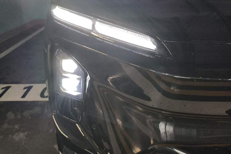 Used Nio ES6 2025 75 kWh Right Front Headlight